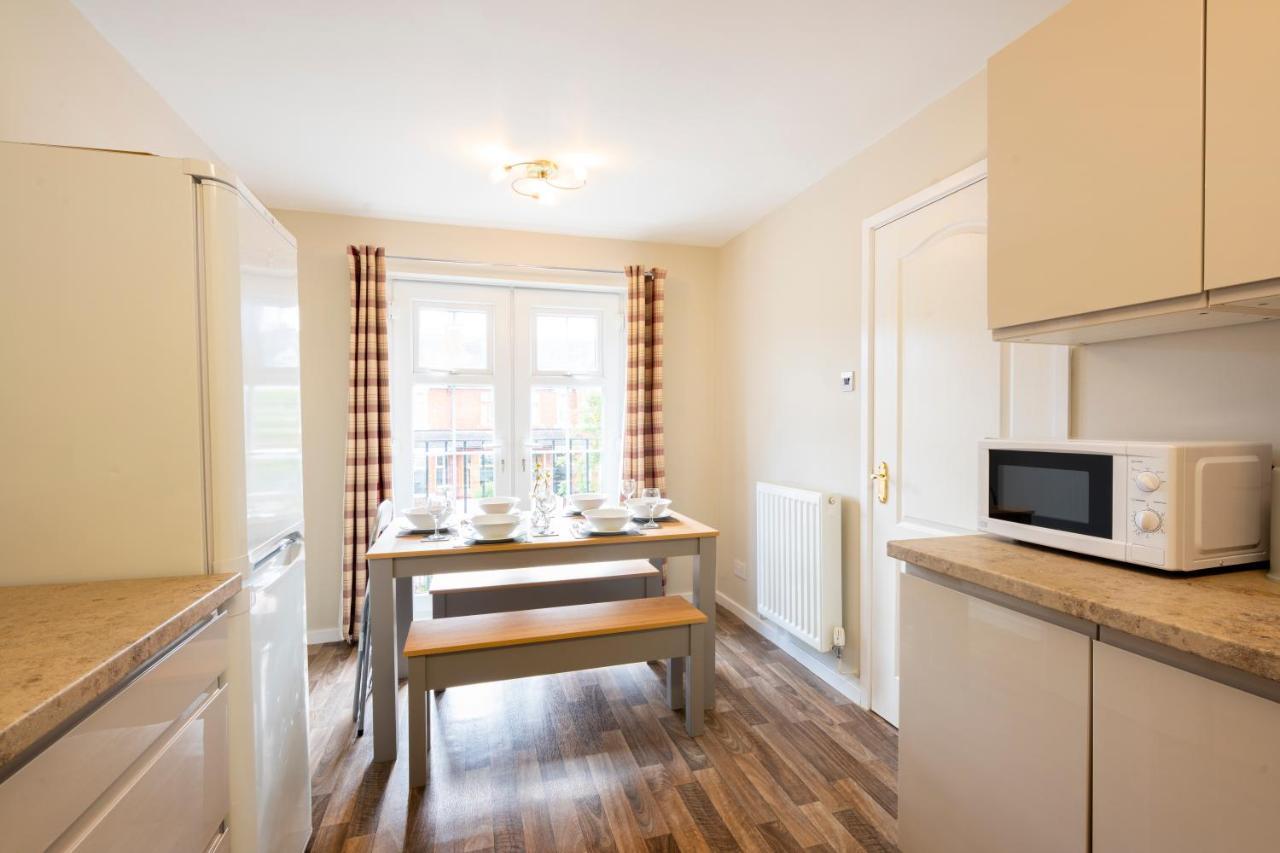 Bright & Modern 4 Bedroom Townhouse Stafford Exterior foto